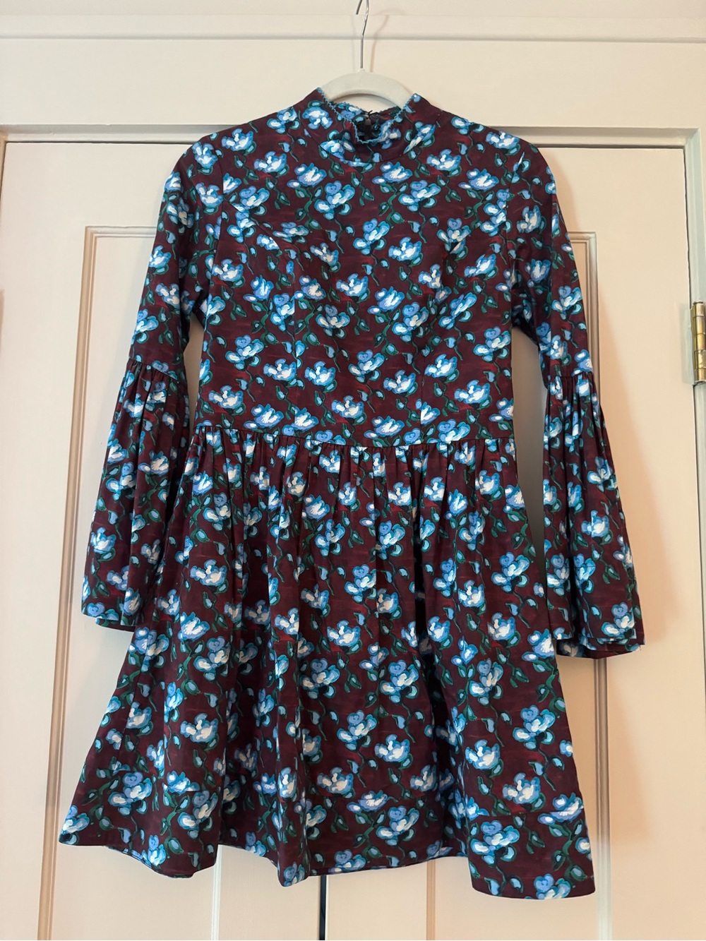 De Loreta Floral Bell Sleeve Dress - Blue on Burgundy
